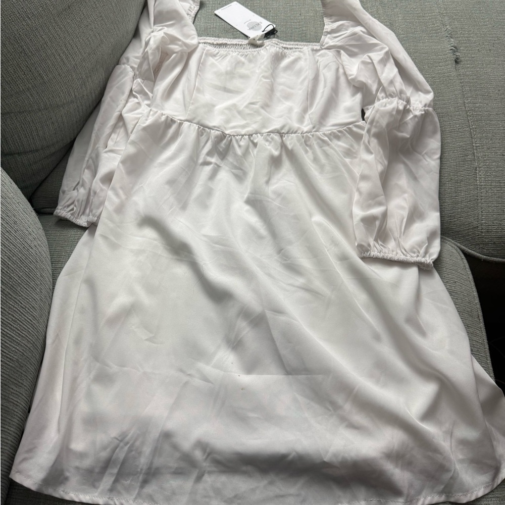 Elegant White Dress with Puff Sleeves